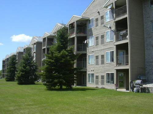 Camarae Arms in Fargo, ND - Building Photo