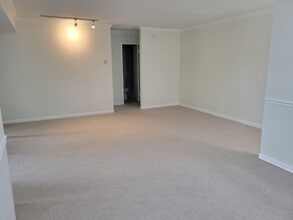 9629 White Acre Rd in Columbia, MD - Building Photo - Building Photo