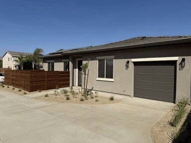 6016 E Sussex Way in Fresno, CA - Foto de edificio