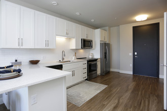 The Glenn in Centennial, CO - Building Photo - Interior Photo