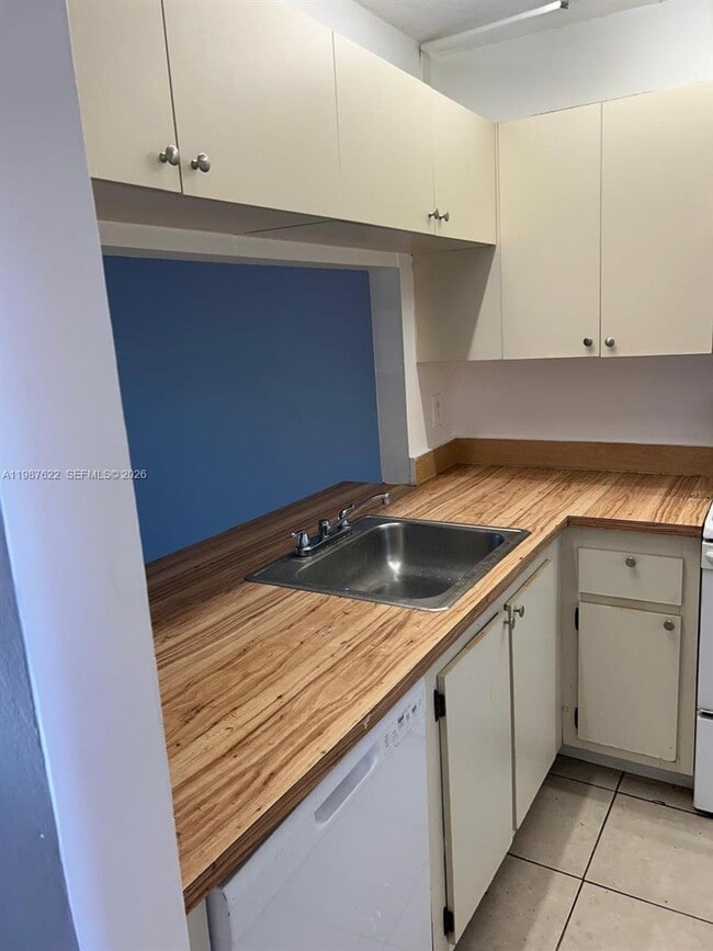 10425 NW 8th St in Pembroke Pines, FL - Building Photo - Building Photo