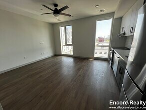 20 Rugg Rd, Unit 03 in Boston, MA - Foto de edificio - Building Photo