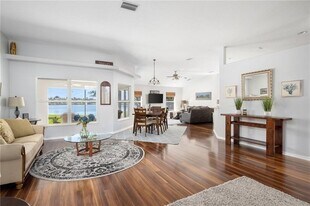 935 Southlakes Way SW, Unit 2 in Vero Beach, FL - Building Photo