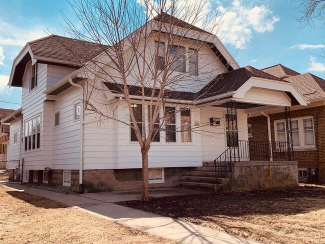 5021 W Greenfield Ave, Unit 5021 in West Milwaukee, WI - Building Photo - Building Photo