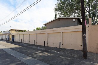 117 E. Leatrice in Anaheim, CA - Building Photo - Building Photo