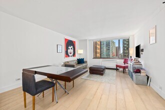 30 W 61st St in New York, NY - Building Photo - Building Photo