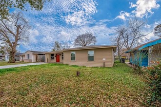 6143 Ridgeway Dr in Houston, TX - Building Photo - Building Photo