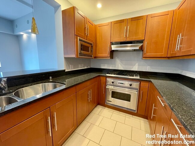 1 Charles St S, Unit 16g in Boston, MA - Foto de edificio - Building Photo