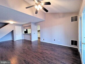 306 Waters Edge Dr in Newark, DE - Building Photo - Building Photo