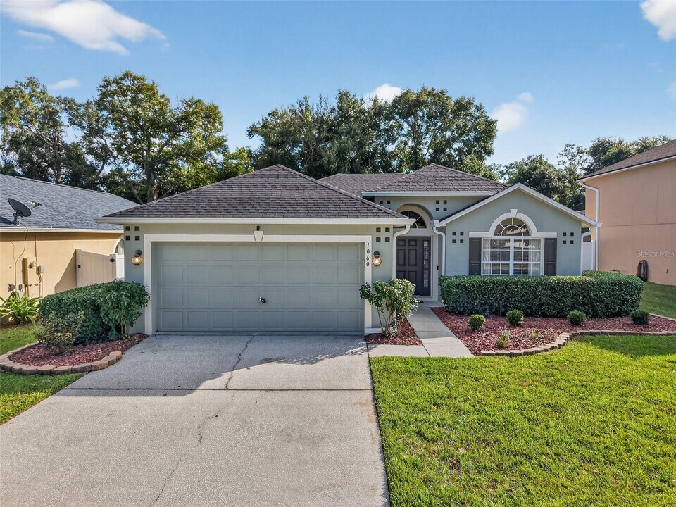 1060 Osprey Cove Cir in Groveland, FL - Building Photo
