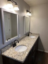 205 E Border St in Rio Vista, TX - Building Photo - Building Photo