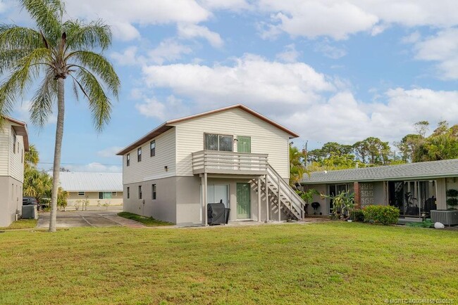 855 NW North River Dr in Stuart, FL - Foto de edificio - Building Photo