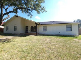 1502 Hiawatha Way in Garland, TX - Building Photo