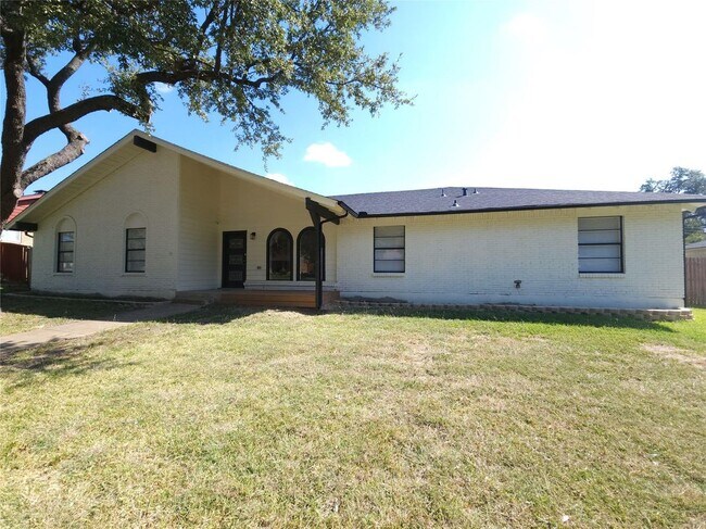 1502 Hiawatha Way