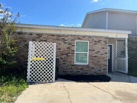 28 Chatelaine Cir SE in Fort Walton Beach, FL - Building Photo