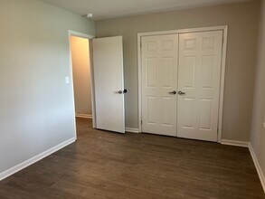 105 Plaza Oaks Rd in Yadkinville, NC - Building Photo - Building Photo