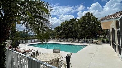 9620 Club S Cir in Sarasota, FL - Building Photo - Building Photo