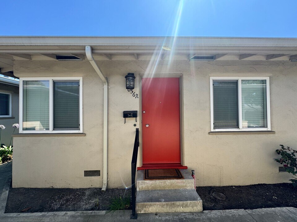 1056 Pajaro St in Salinas, CA - Building Photo