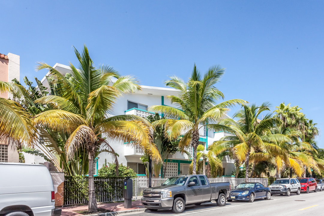 BALMORAL APTS INC CO-OPB 2-38 in Miami Beach, FL - Building Photo