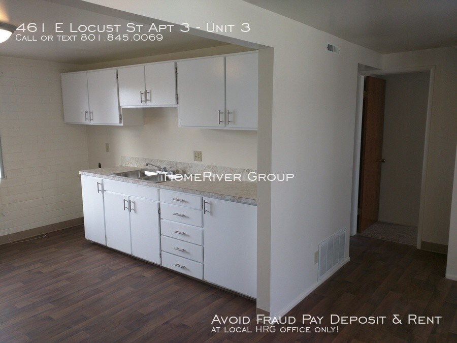 461 Locust St-Unit -Unit 3 in Sandy, UT - Foto de edificio