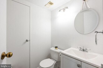 200 Lombard St in Philadelphia, PA - Building Photo - Building Photo