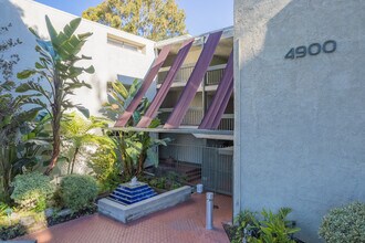 Windsor Fountains in Culver City, CA - Building Photo - Building Photo