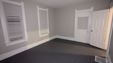 569 Allyn St-Unit -Unit 1 in Akron, OH - Building Photo - Building Photo