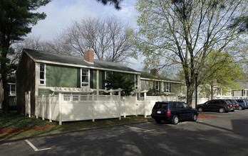 Linden Square Townhomes in Wellesley, MA - Building Photo - Building Photo