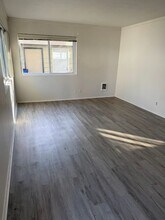 2554-2560-2560 NE Hoyt St in Portland, OR - Building Photo - Building Photo