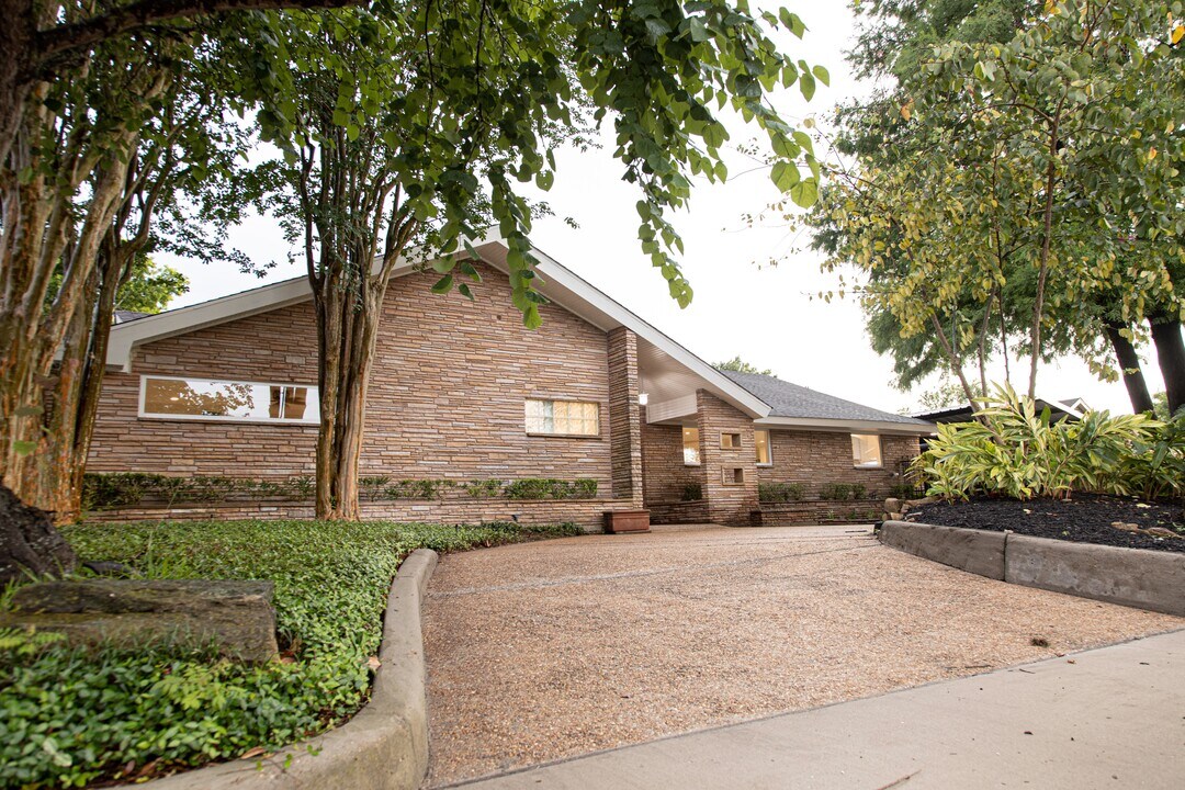 3619 Braeswood S Blvd in Houston, TX - Building Photo
