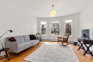 75 Brook St, Unit 1 in Brookline, MA - Building Photo