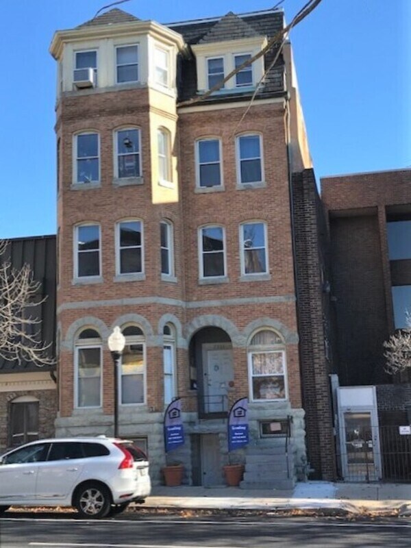 2315 N Charles St photo'