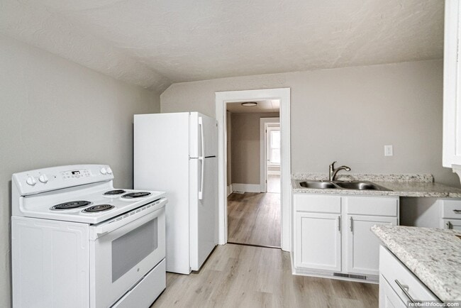 property at 702 S Commercial St