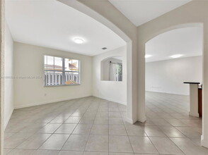 12150 SW 123rd Pl in Miami, FL - Foto de edificio - Building Photo