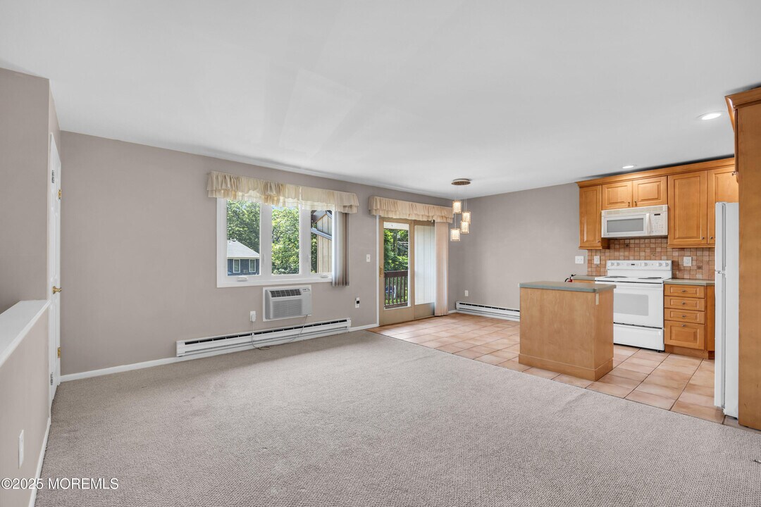 12 Hilltop Terrace in Highlands, NJ - Building Photo