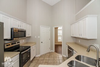 10172 Lynham Dr in Cordova, TN - Foto de edificio - Building Photo