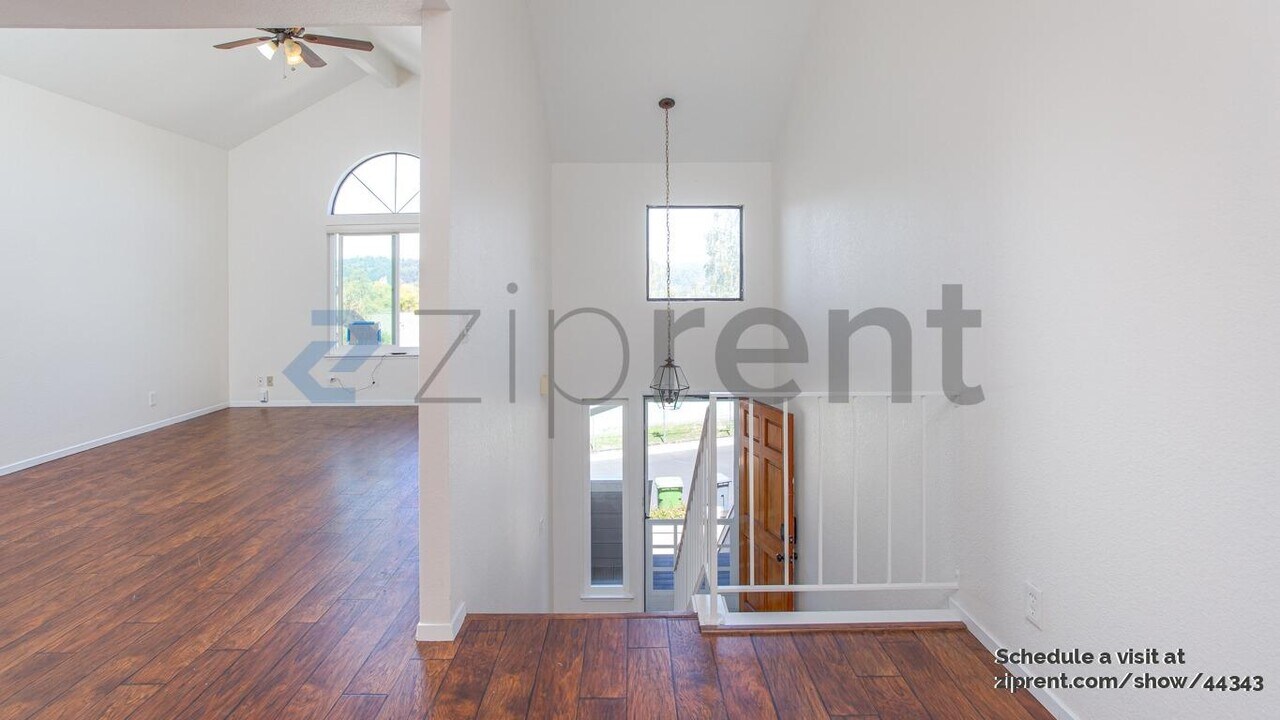 4 Carriage Ln in Scotts Valley, CA - Building Photo