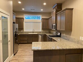 385 Hideaway Park in Chico, CA - Building Photo - Building Photo