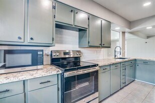 2418 Patricia Ln in Garland, TX - Building Photo