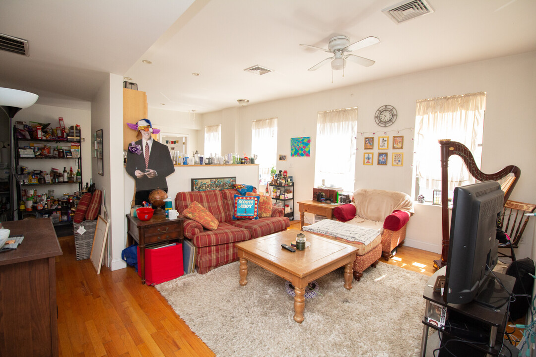 246 Market St, Unit 1 in Boston, MA - Building Photo