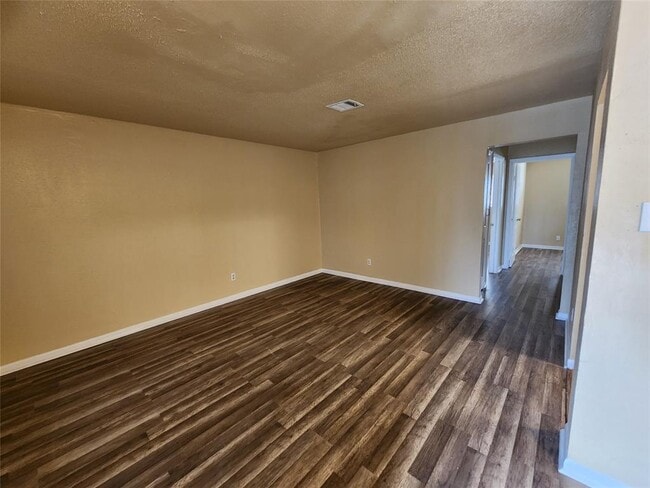 4311 Yellowstone Blvd in Houston, TX - Building Photo - Building Photo