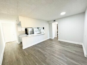 4501 Treehouse Ln in Tamarac, FL - Building Photo - Building Photo