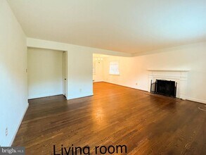 5305 Yorktown Blvd in Arlington, VA - Building Photo - Building Photo