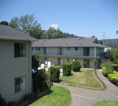 Hillcrest Apartments in Longview, WA - Building Photo - Building Photo