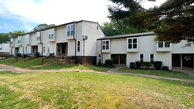 Highland Park Townhome Apartments in Birmingham, AL - Foto de edificio - Building Photo