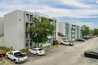 Windward Vista in Lauderhill, FL - Foto de edificio - Building Photo