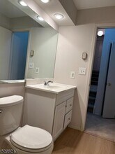 45 Meadowview Dr in Clinton Township, NJ - Building Photo - Building Photo