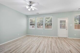 98 E Stedhill Loop in Conroe, TX - Building Photo - Building Photo