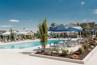 Dupont Meadows in Fort Wayne, IN - Building Photo - Building Photo