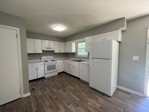 5056 Shoals Ln in Chattanooga, TN - Foto de edificio - Building Photo